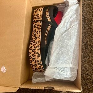 Vans Women's Platform Shoes - Black and Leopard Print